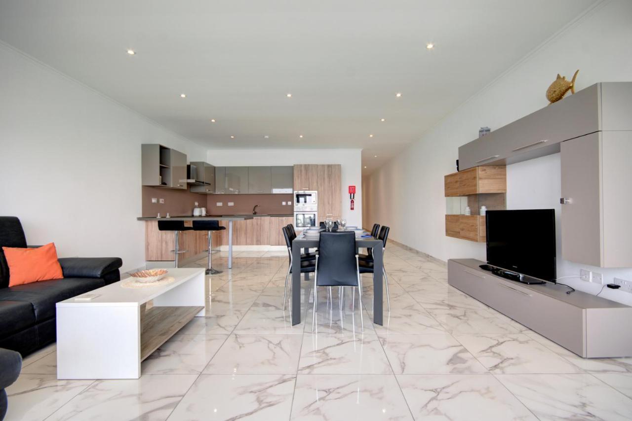מליאהה Beachfront Pretty Holiday Home מראה חיצוני תמונה