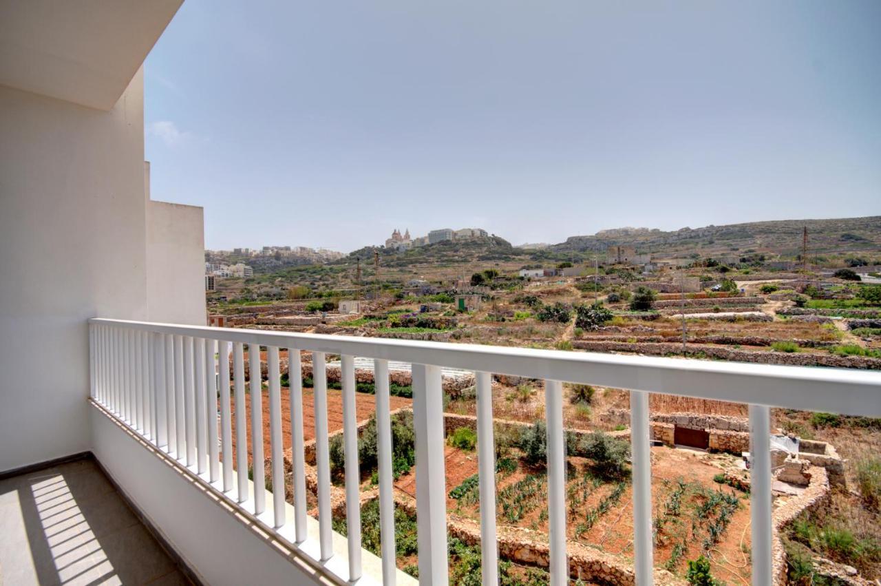 מליאהה Beachfront Pretty Holiday Home מראה חיצוני תמונה